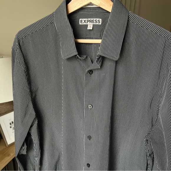 Express Men’s Black/white Fitted Longsleeve Striped Button Up Size XL 17-17.5 - Picture 4 of 14